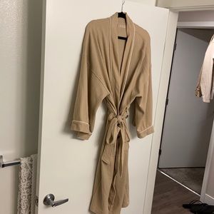 ✨Beige IZOD robe